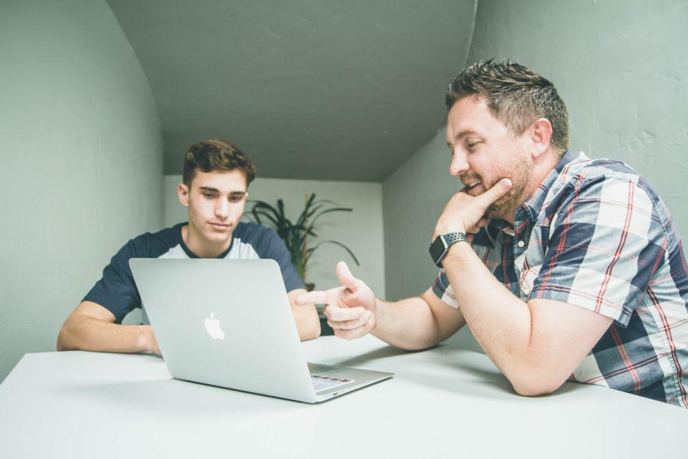 ilustrasi mentoring (unsplash.com/NeONBRAND)