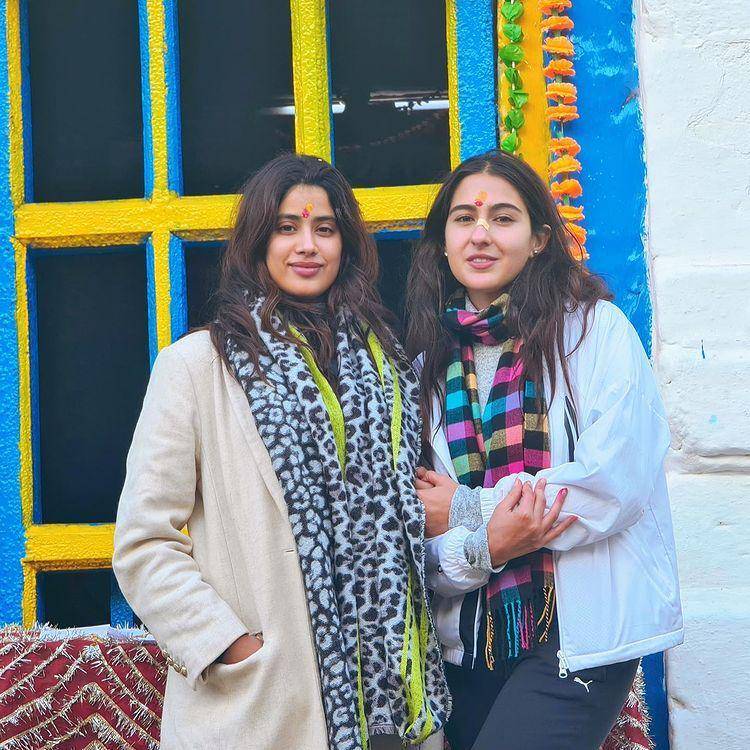 Sara Ali Khan dan Janhvi Kapoor (instagram.com/janhvikapoor)