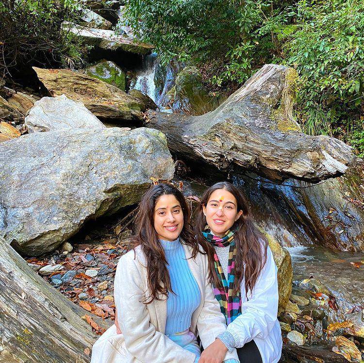 Sara Ali Khan dan Janhvi Kapoor (instagram.com/janhvikapoor)