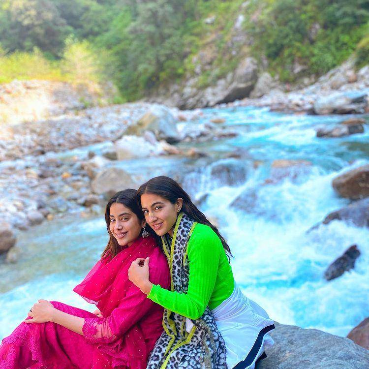 Sara Ali Khan dan Janhvi Kapoor (instagram.com/janhvikapoor)