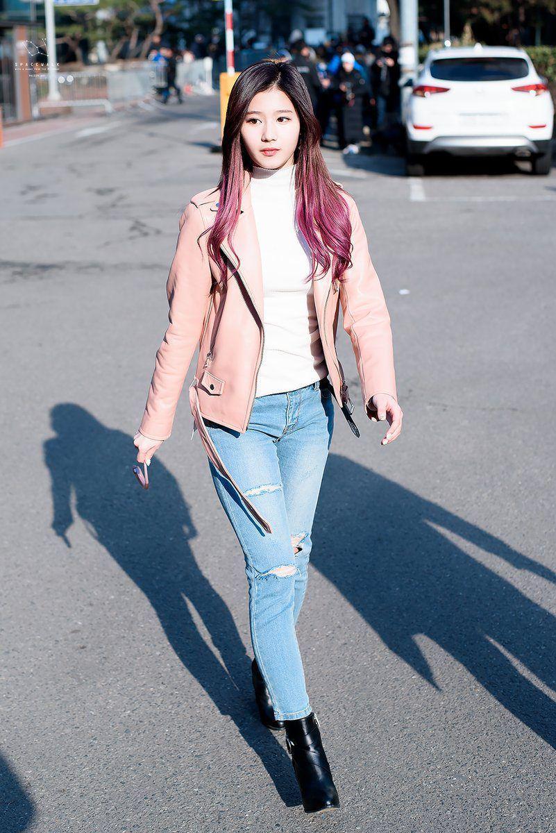 Celana jeans Tsana Twice (koreaboo.com)