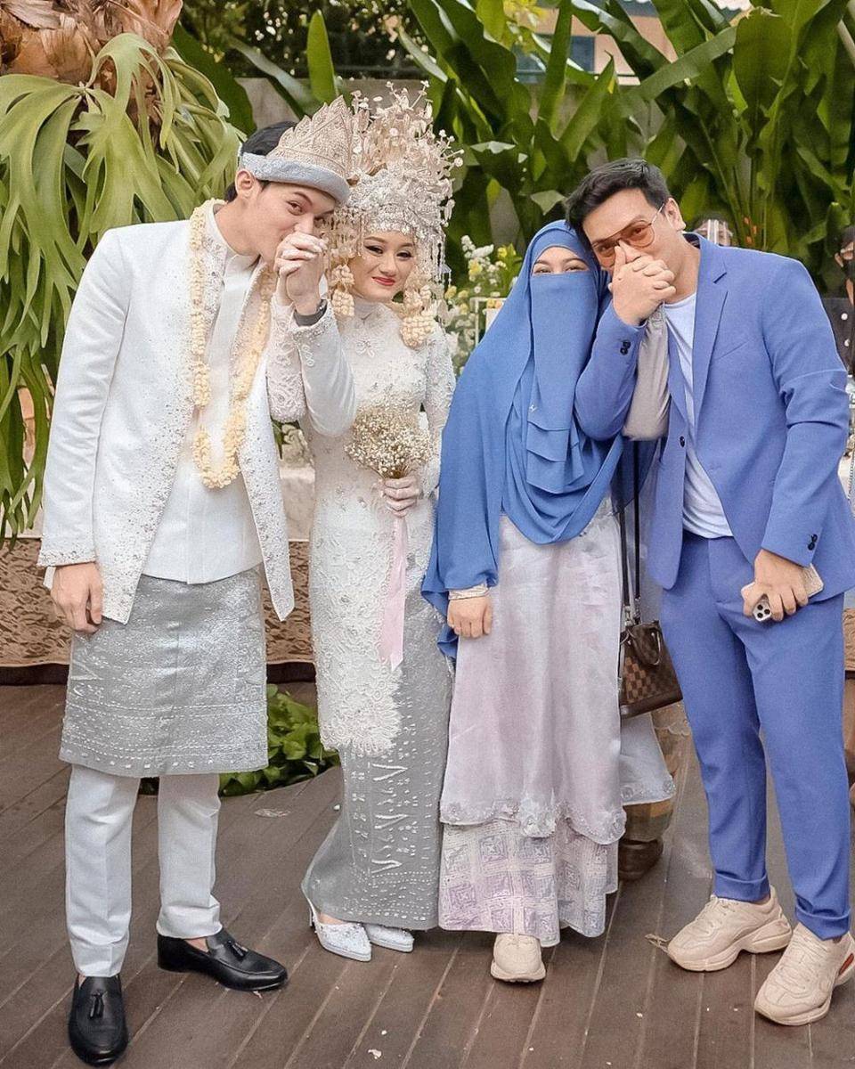 (instagram.com/wardahmaulina_)