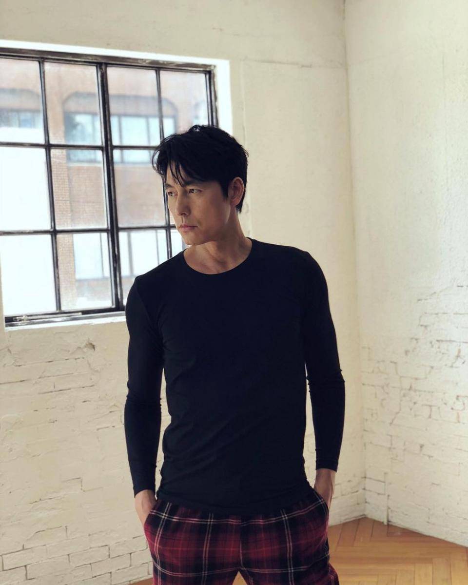 Jung Woo Sung (instagram.com/tojws)