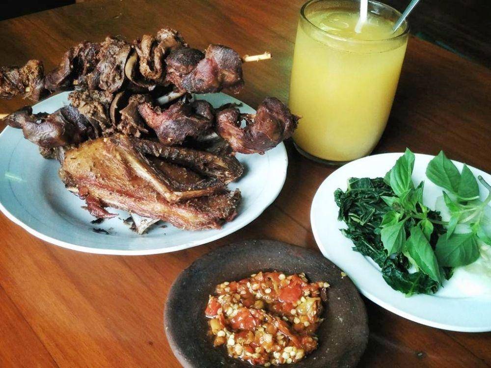 Bebek Goreng H. Slamet Malang (instagram.com/retno.putri.sari)