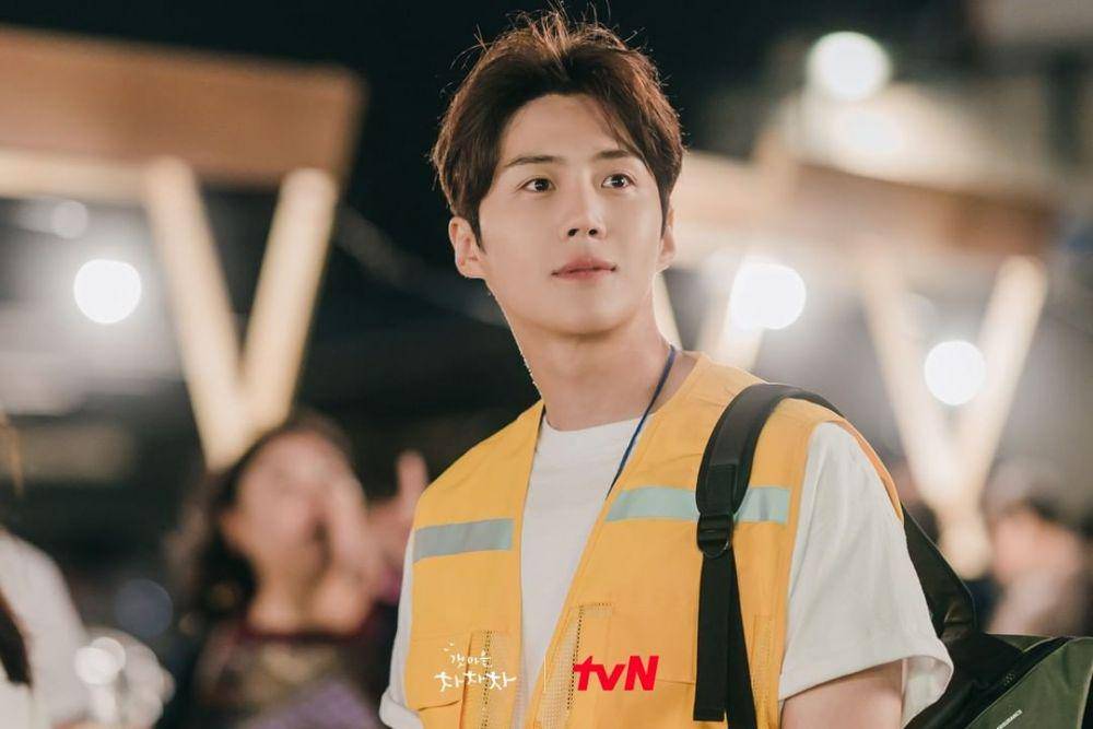 Kim Seon Ho sebagai Hong Du Shik di drama Hometown Cha-Cha-Cha (instagram.com/tvn_drama)