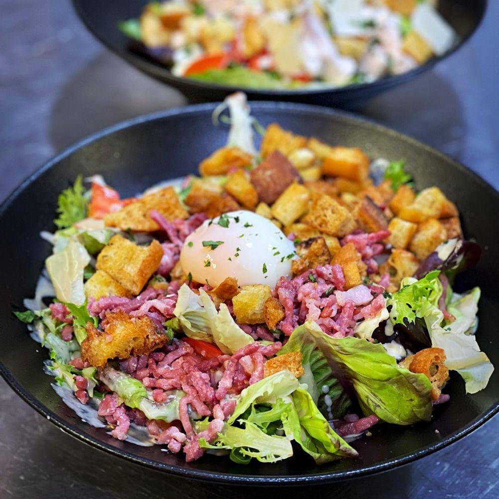 salade lyonnaise (instagram.com/parisini_tomas)