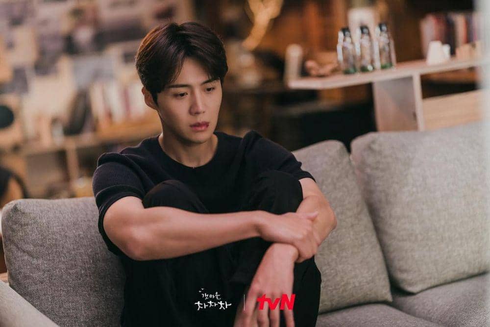 Kim Seon Ho sebagai Hong Du Shik di drama Hometown Cha-Cha-Cha (instagram.com/tvn_drama)