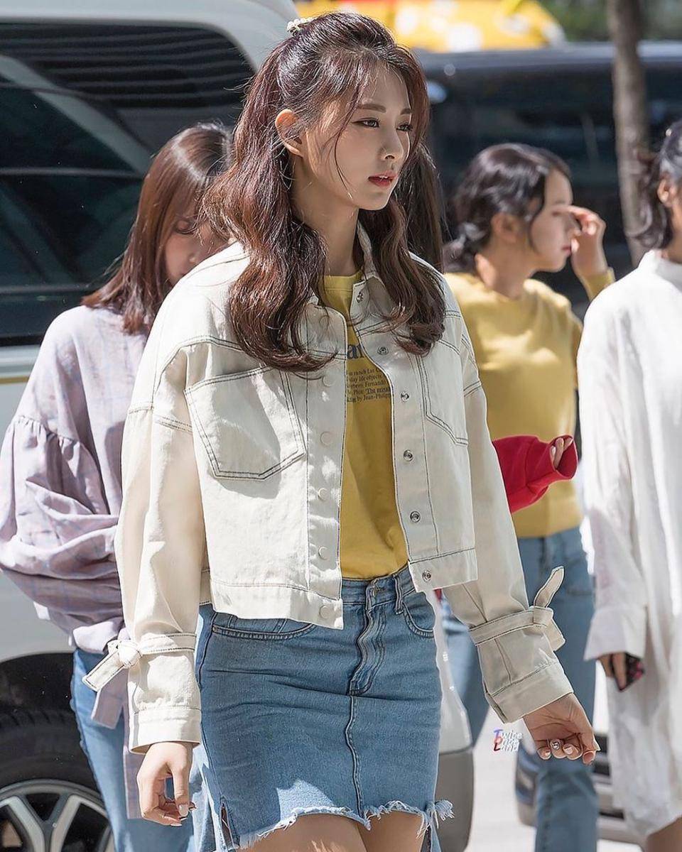 Denim skirt Tzuyu Twice (instagram.com/tzuyued)