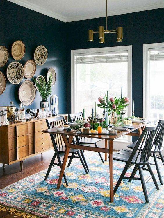 Ruang makan bergaya bohemian. (essentialhome.eu)