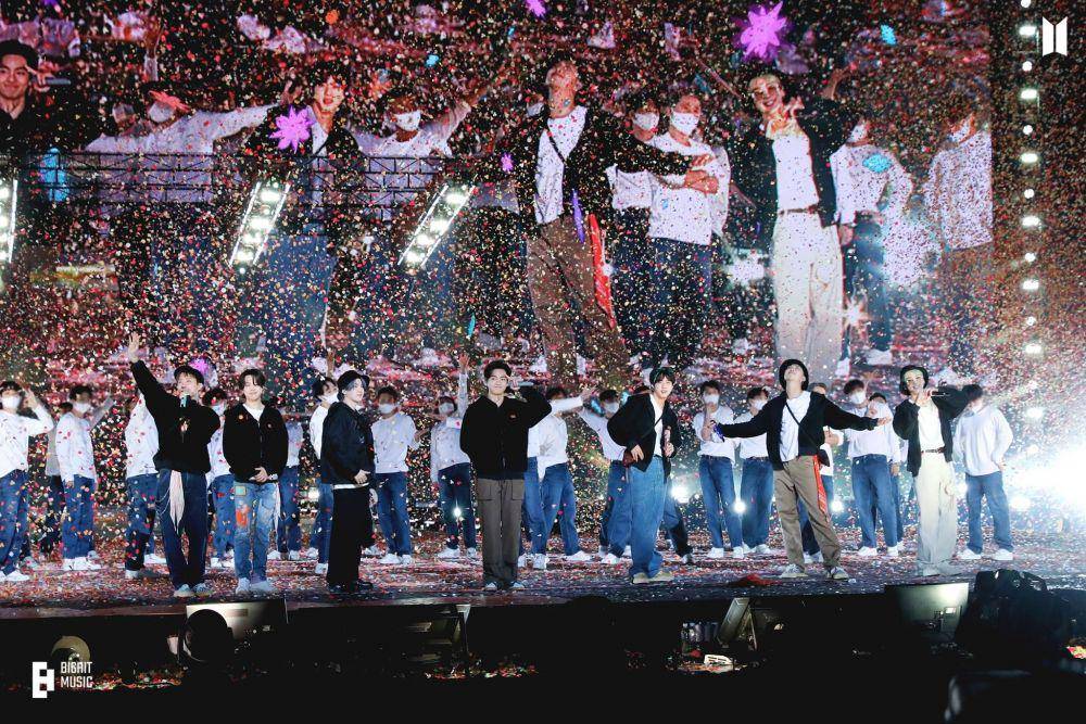 penampilan BTS dalam konser "Permission to Dance on Stage" (weverse.io)