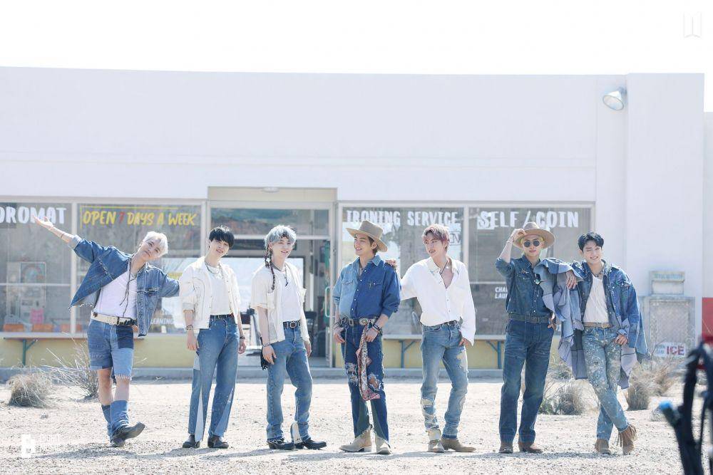 pengambilan gambar BTS untuk music video "Permission to Dance" (weverse.io)