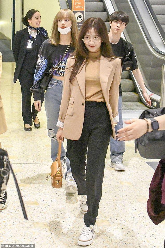 Suit Jisoo BLACKPINK (twitter.com/press0103)