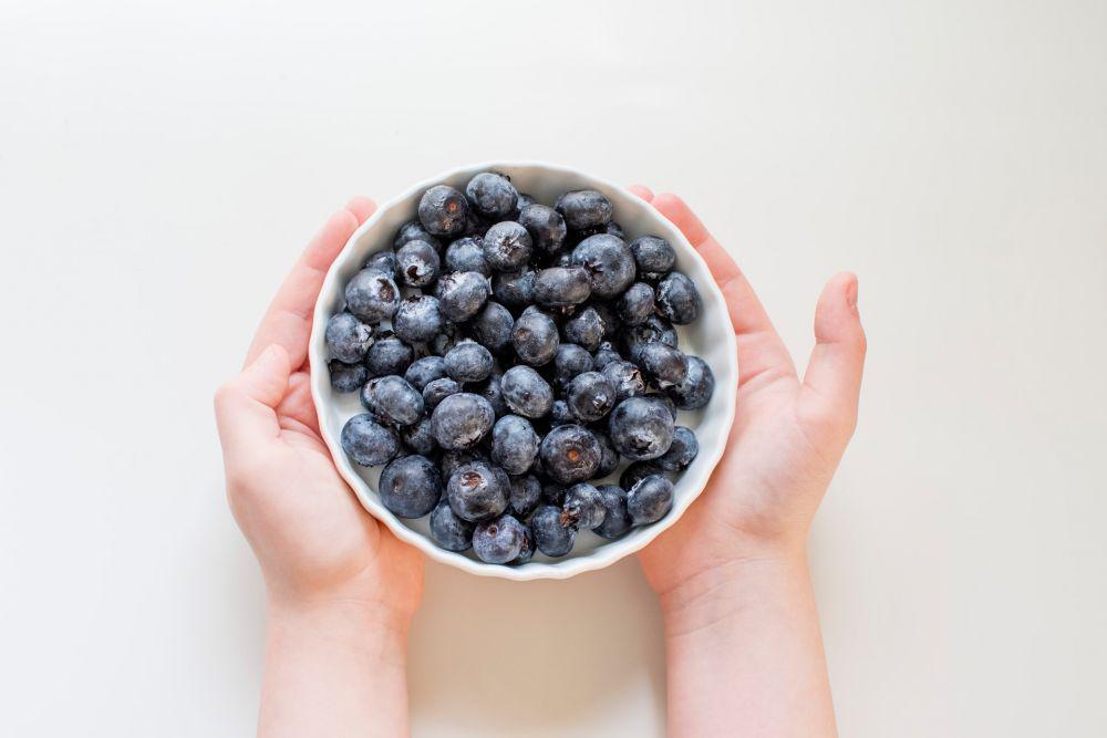 ilustrasi buah blueberry (unsplash.com/Davies Designs Studio)
