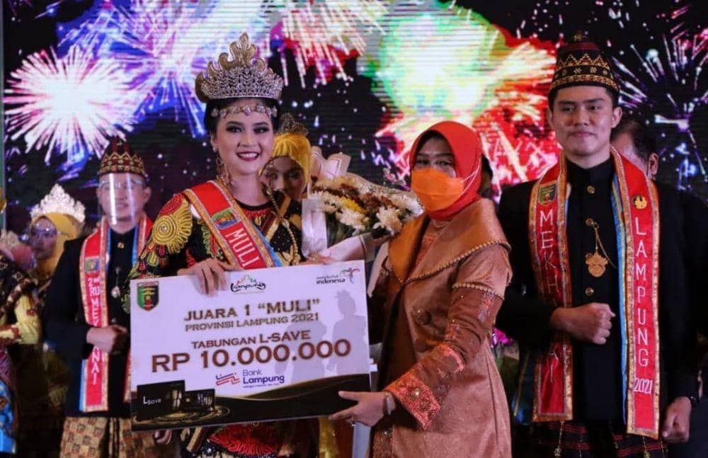 Juara Muli Mekhanai Provinsi Lampung Diganjar Beasiswa dari Gubernur