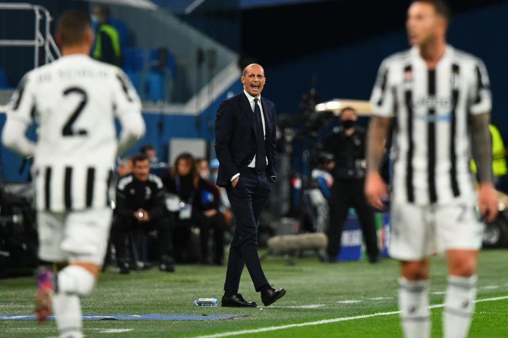 Massimiliano Allegri memberikan pada pemainnya (uefa.com)