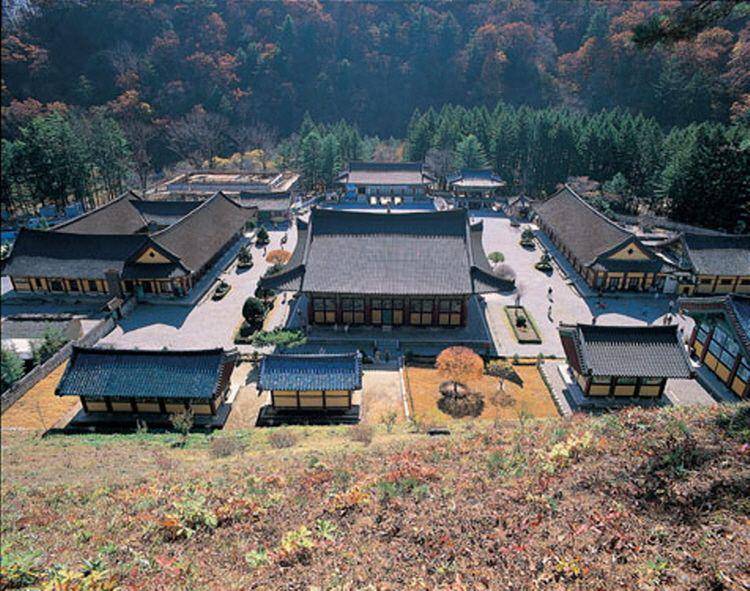 Pemandangan Woljeongsa Temple dilihat dari atas (woljeongsa.org/Woljeongsa Temple)