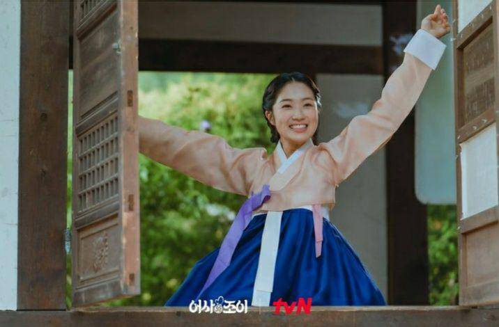 Kim Hye Yoon di drama Secret Royal Inspector and Joy (instagram.com/tvn_drama)
