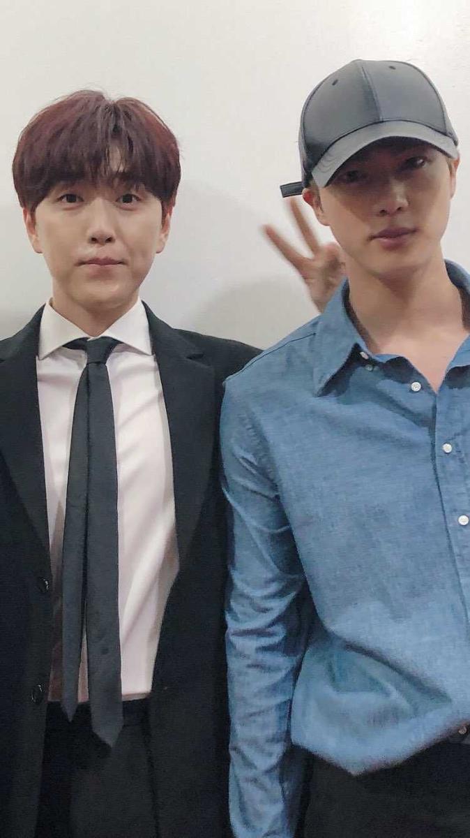 Sandeul B1A4 dan Jin BTS (twitter.com/BTS_twt)