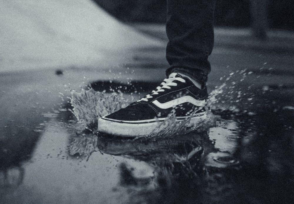 5 Tips Merawat Sneakers Saat Musim Hujan, Biar Gak Cepat Rusak