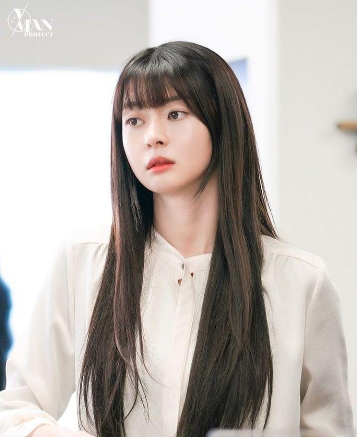 Kwon Na Ra (instagram.com/hv_nara)
