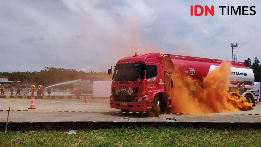 Pertama Kali Dilakukan, Simulasi Penanganan Limbah B3 di Tol Cipali