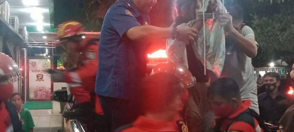 Tangan Bocah di Makassar Tertancap Besi Pagar saat Asyik Main TikTok