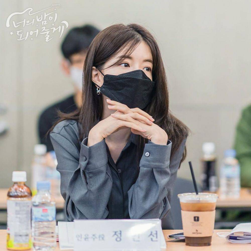 Jung In Sun di sesi pembacaan naskah drama Let Me Be Your Knight (instagram.com/sbsdrama.official)
