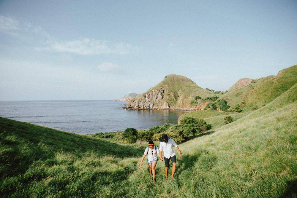 Sabana hijau di Pulau Padar (unsplash.com/Wayan Parmana)