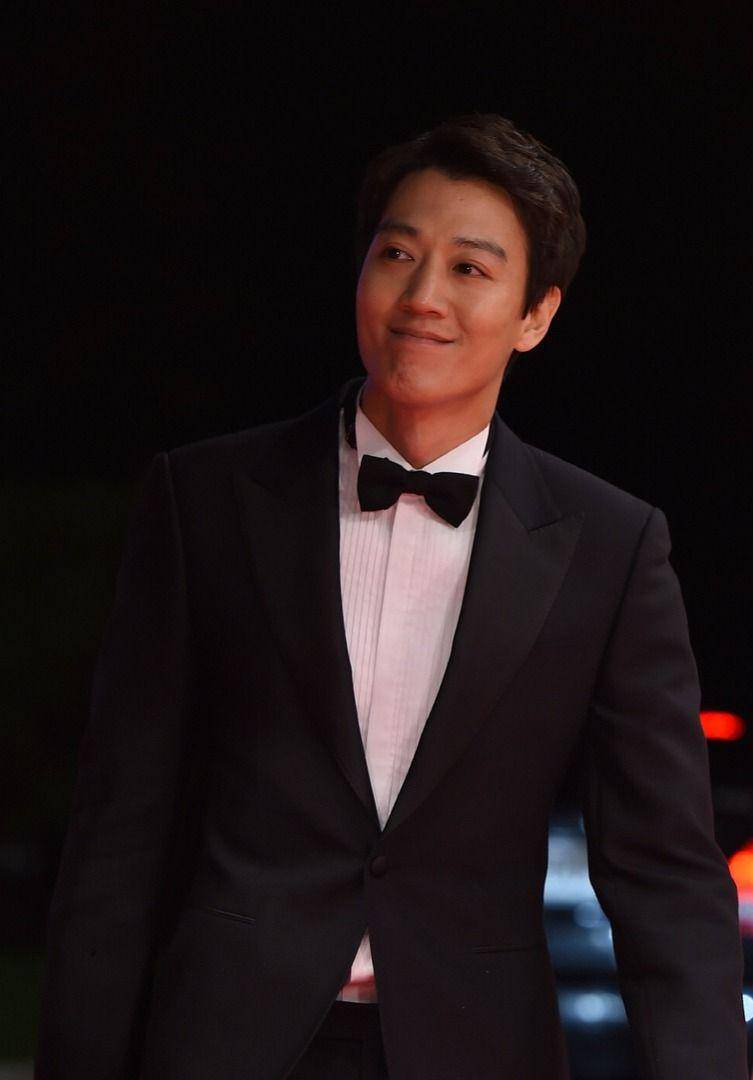 Kim Rae Won (instagram.com/krw810319)