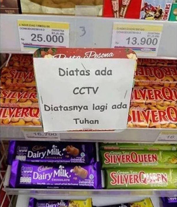 tulisan peringatan CCTV (instagram.com/ngakakkocak)