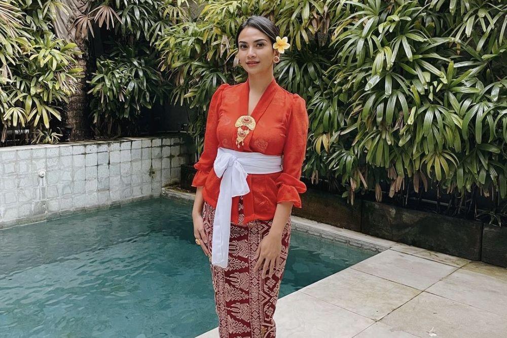 Meninggal Dunia, 10 Potret Perjalanan Karier Vanessa Angel