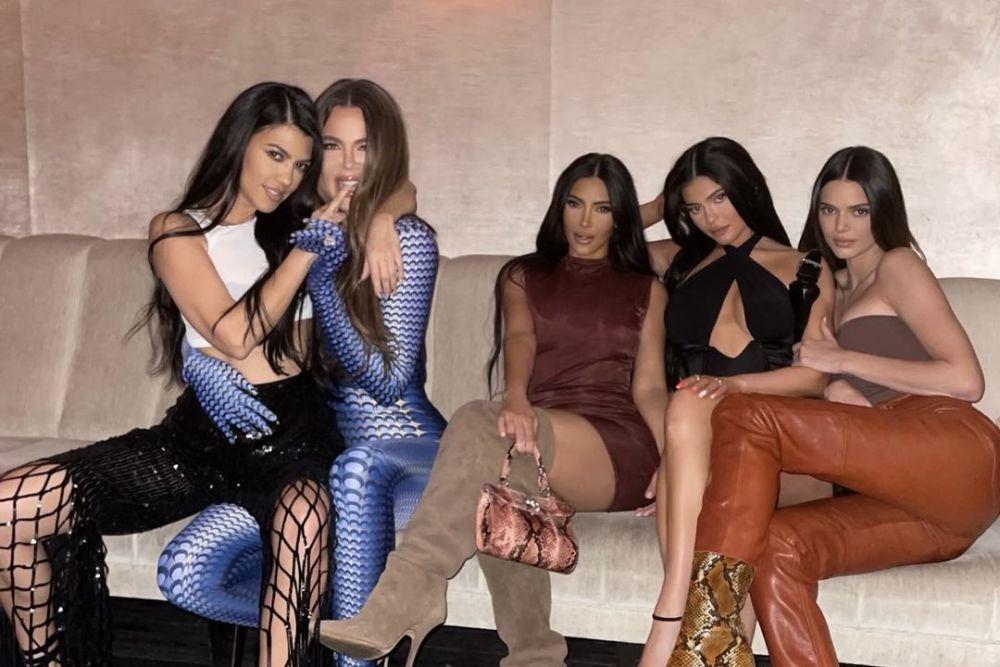 10 Potret Glamor Kendall Jenner Sama Kakak-Adiknya yang Sosialita Abis