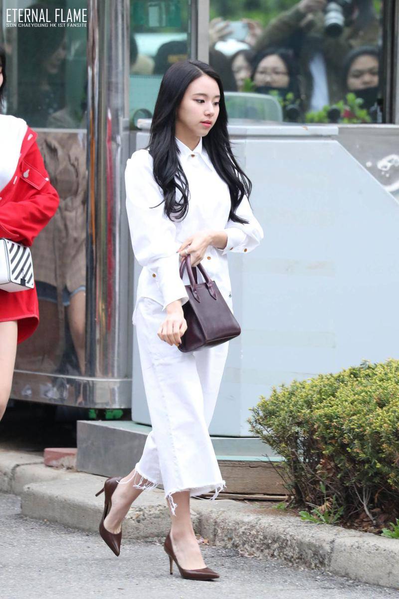 Outfit Chaeyong Twice (twitter.com/Chaeyoung_hk)