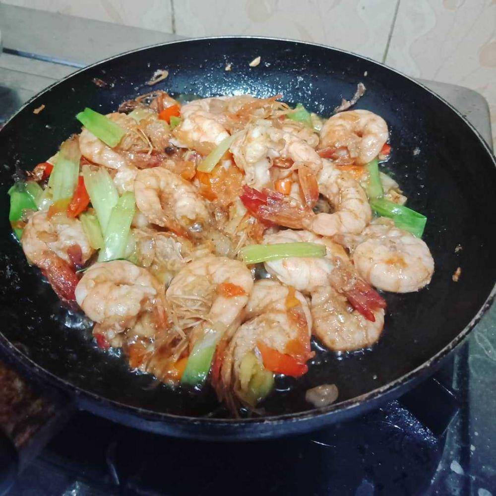 Menumis udang bersama bumbu (instagram.com/masakan_anakkost)
