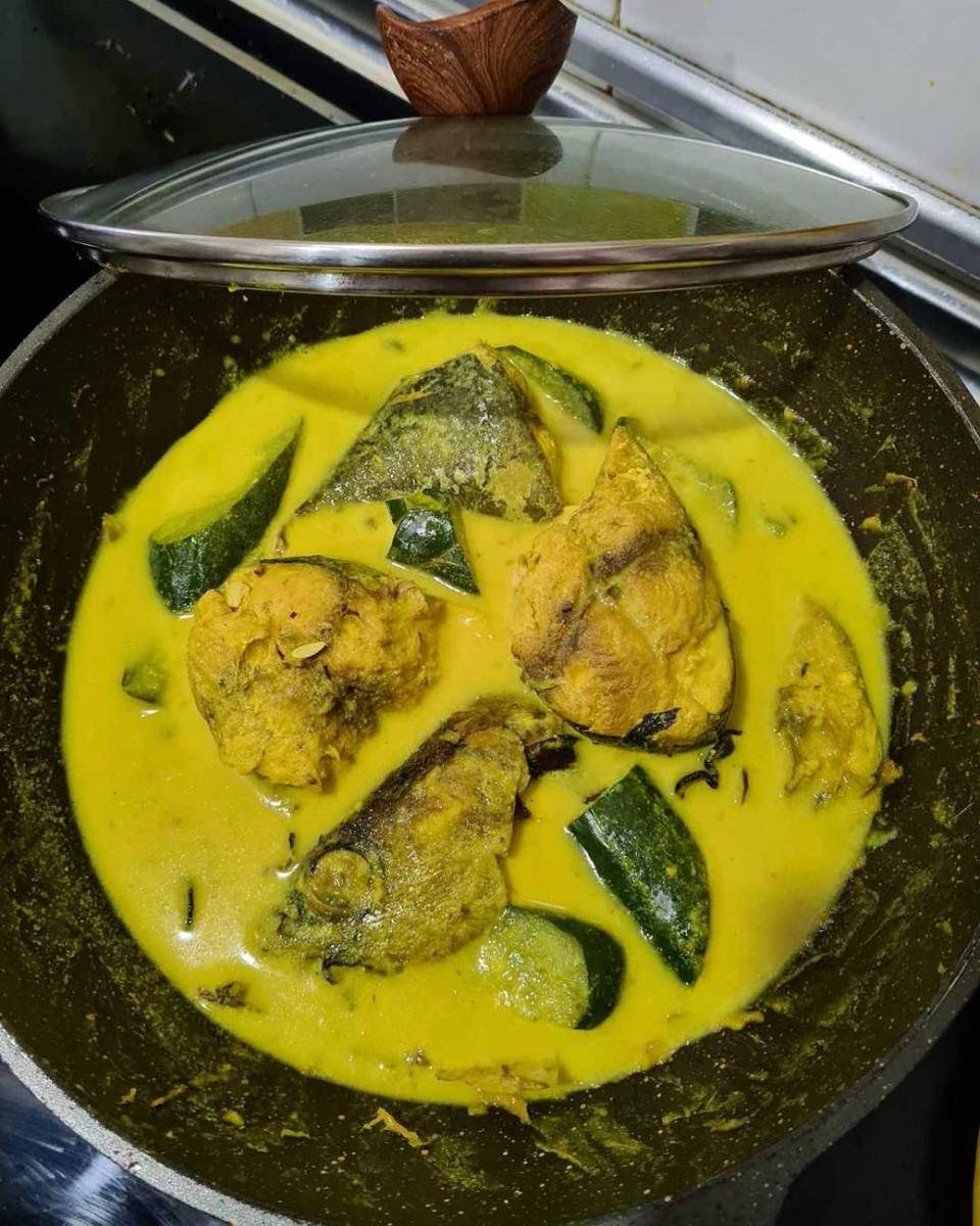 Gulai kuning ikan tongkol (Instagram.com/oniezed_cooking)