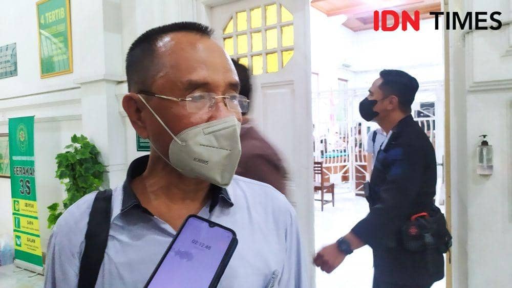 Penasihat hukum terdakwa Edy Rahmat, Abdi Manaf saat ditemui di PN Tipikor Makassar. IDN Times/Sahrul Ramadan