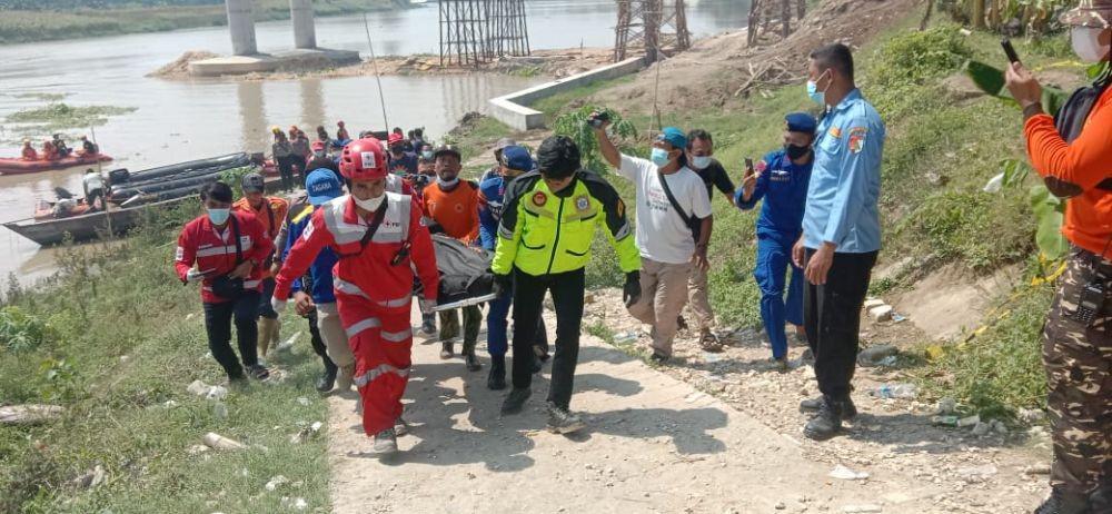 Satu korban perahu tenggelam di Tuban berhasil ditemukan. IDN Times/Imron