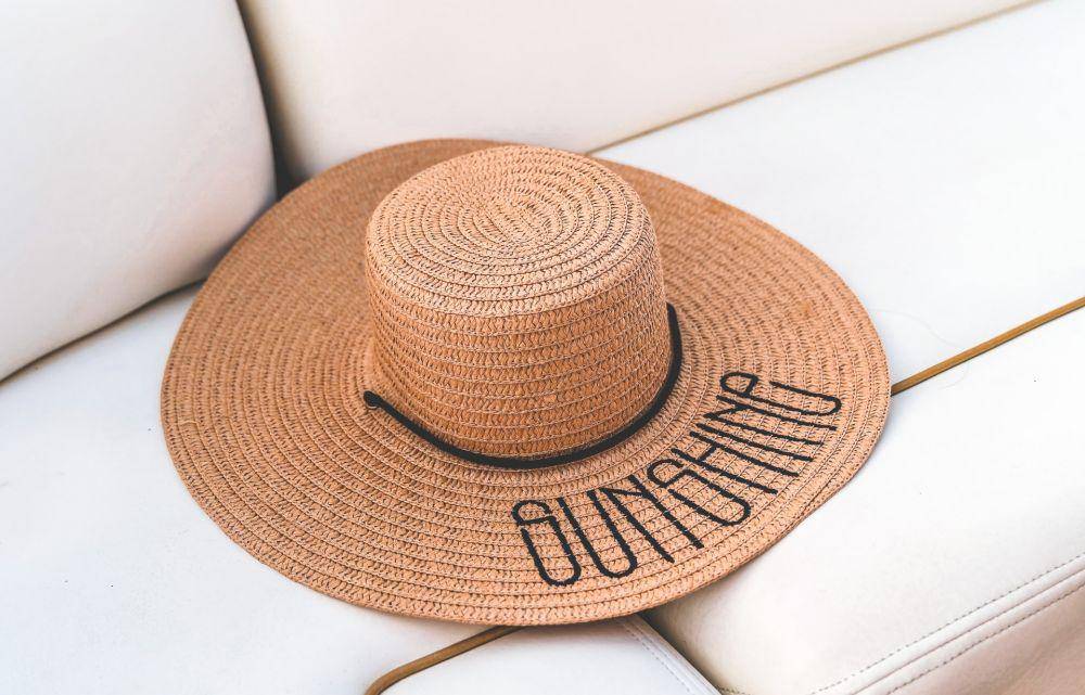 Ilustrasi topi anyaman (unsplash.com/NATHAN MULLET)