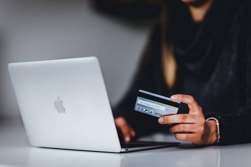 Ilustrasi belanja online (unsplash.com/Pickawood)