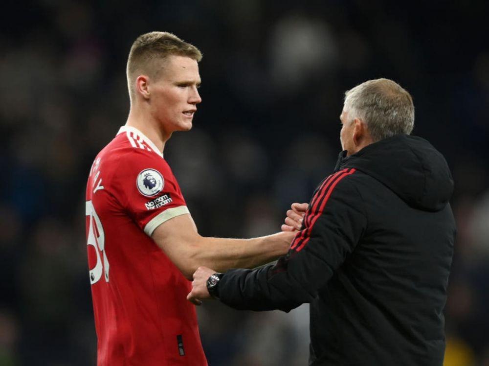 Scott McTominay dan Ole Gunnar Solskjaer. (minifeednews.com)