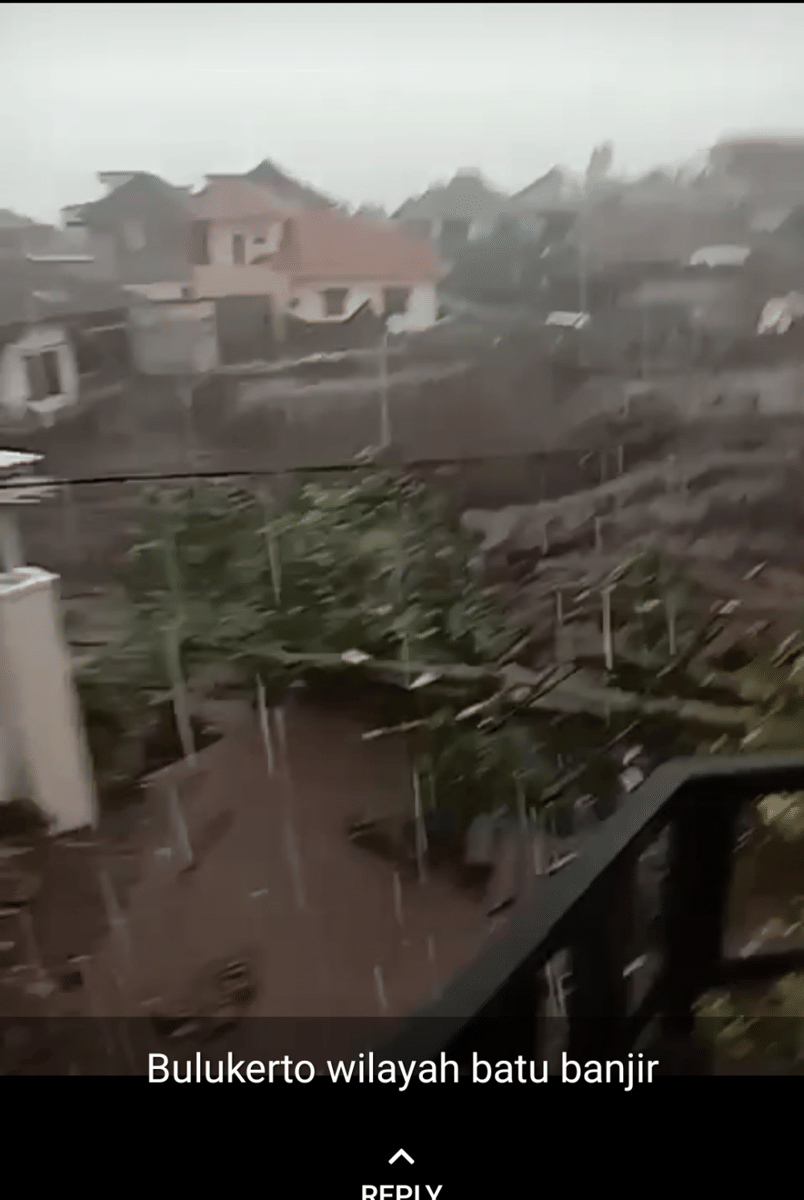 Tangkapan gambar air meluap di Desa Sumber Brantas Kota Batu. Dok/istimewa