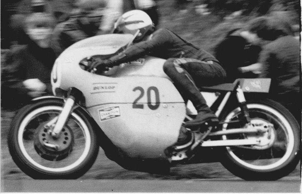 Tommy Rob memacu Seeley (twitter.com/bgmotogp)