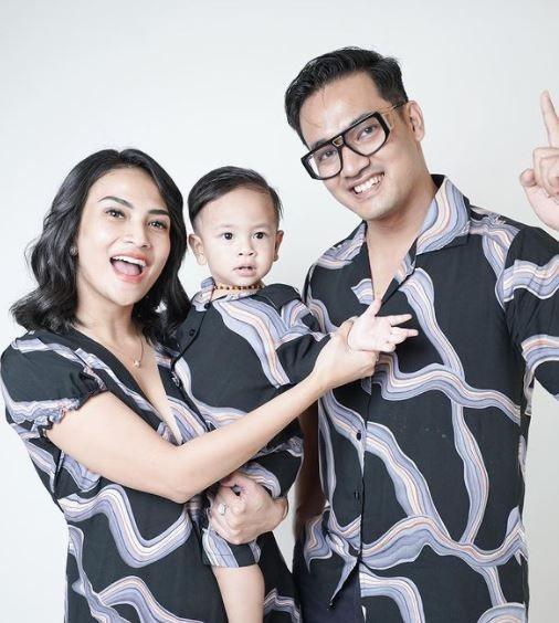 Vanessa Angel dan suami beserta anaknya, Gala (instagram.com/vanessaangelofficial)