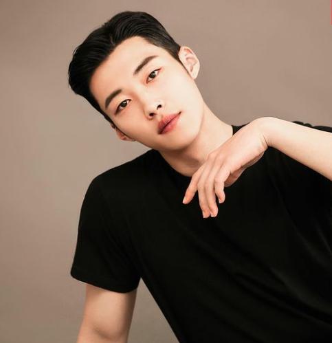 Woo Do Hwan (instagram.com/wdohwan)