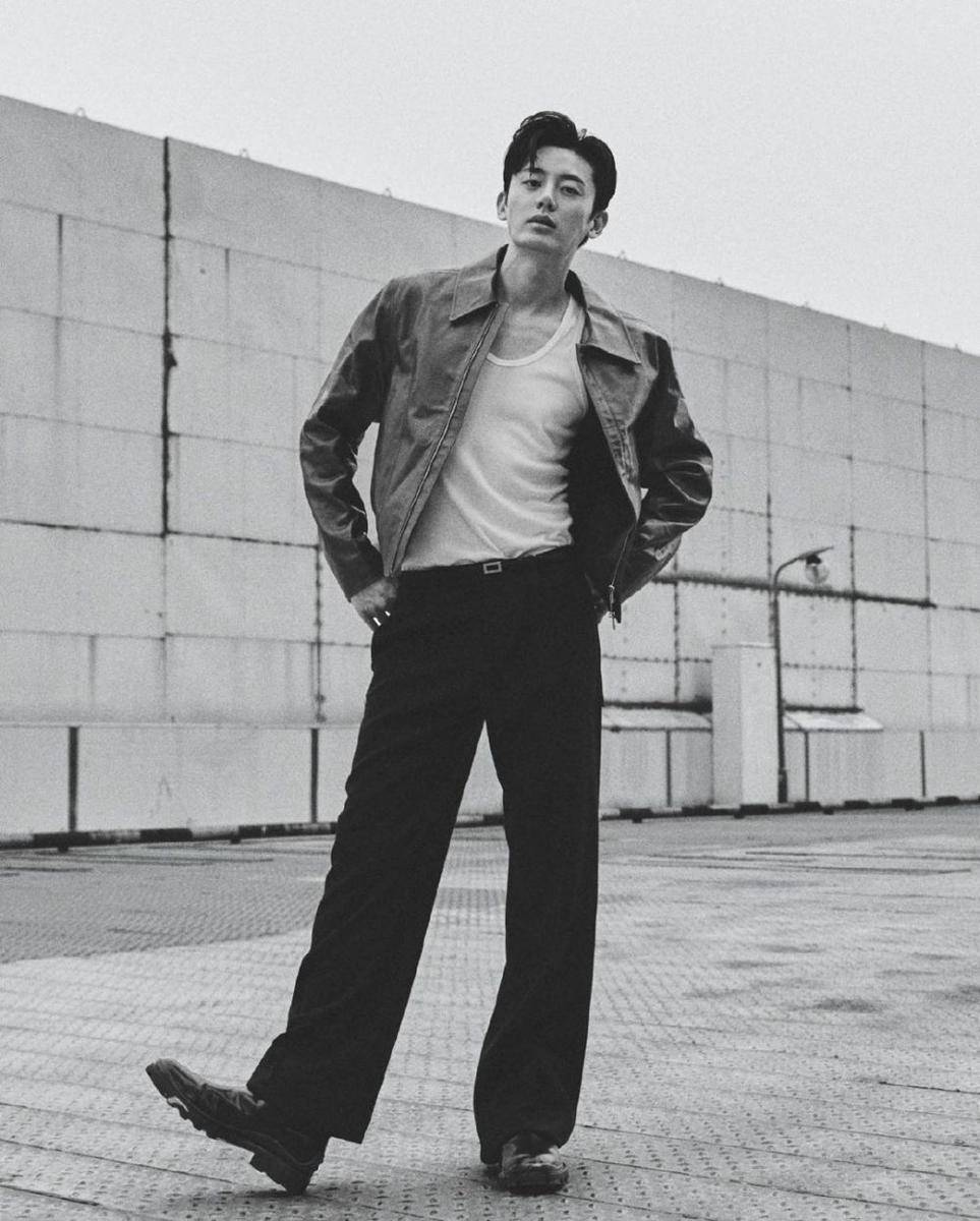 Lee Ji Hoon (instagram.com/88leejihoon)