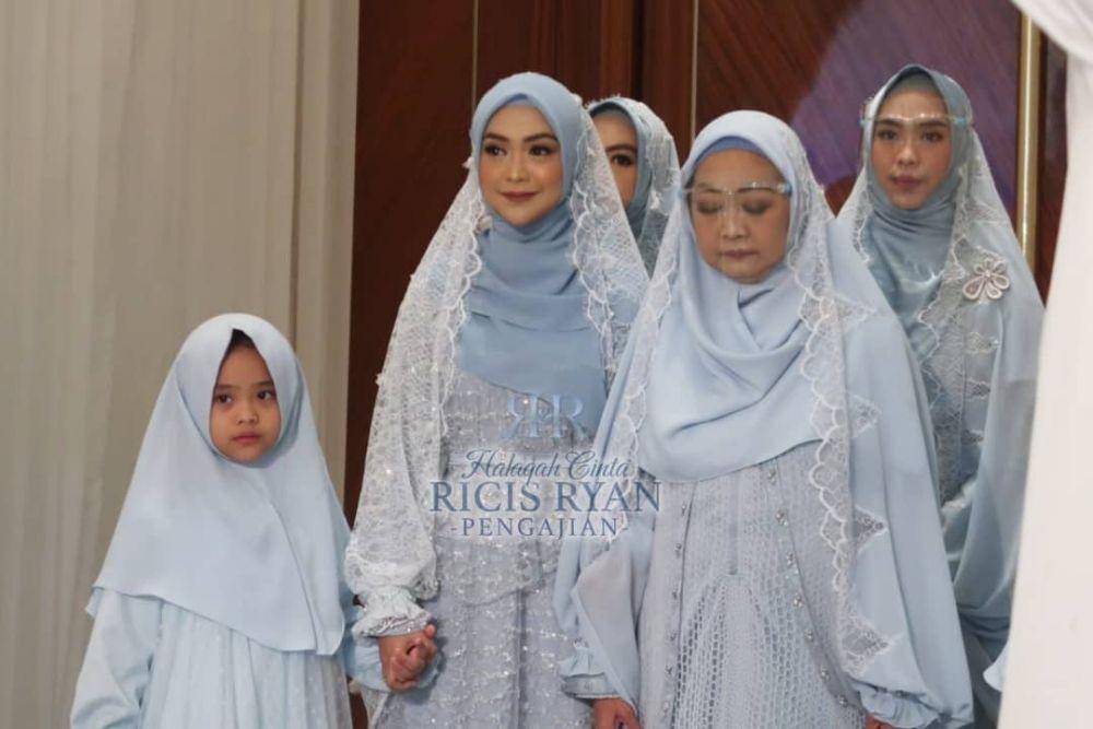 Pengajian pernikahan Ria Ricis. (Instagram.com/officialmnctv)