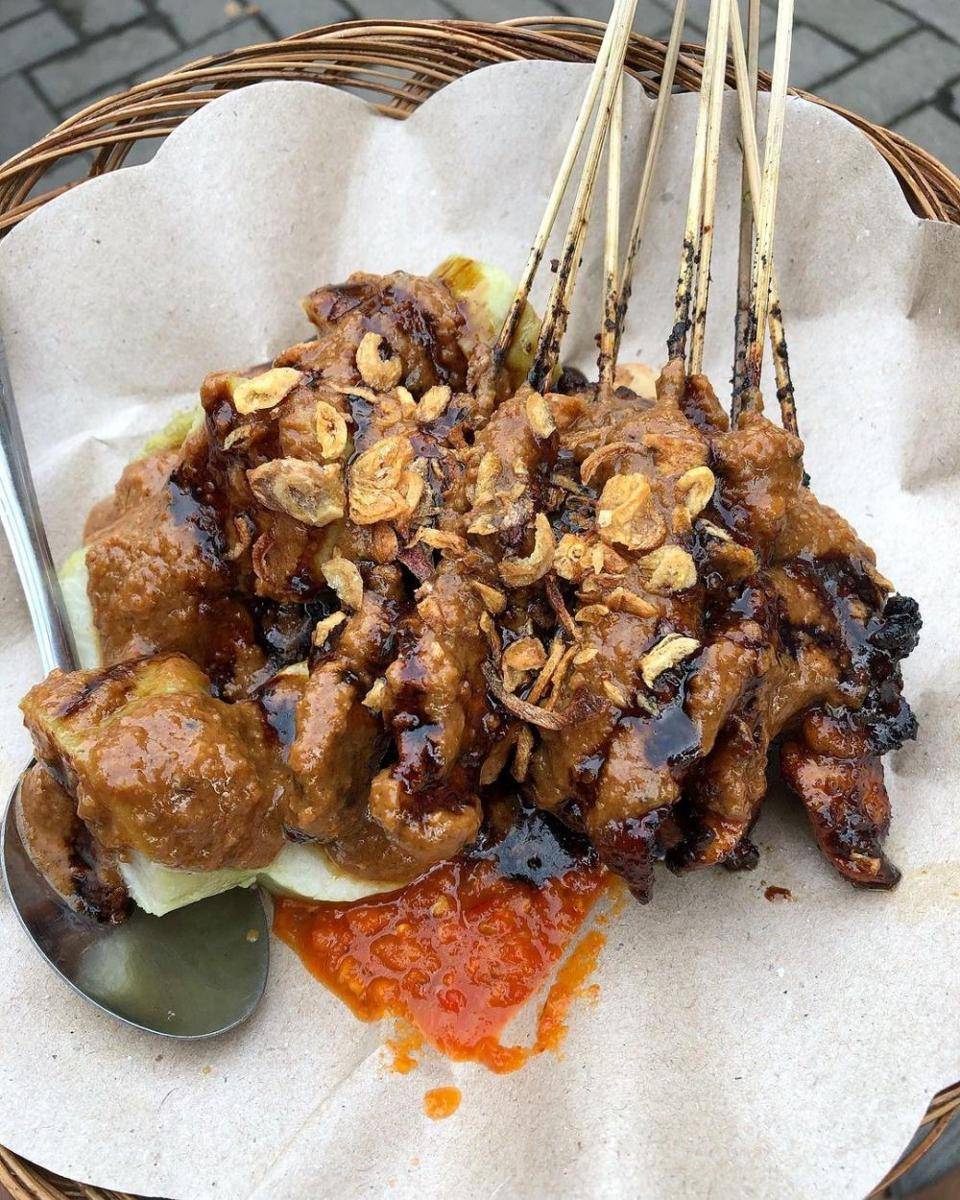 Sate ayam (instagram.com/lisugiarto)