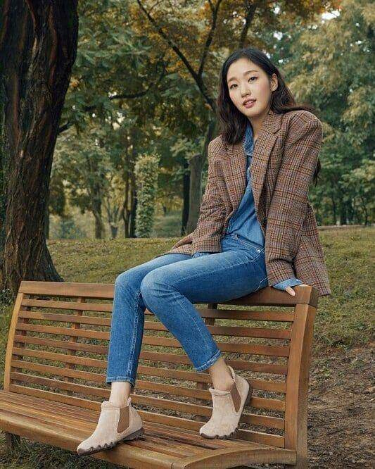 Celana jeans Kim Go Eun (instagram.com/kimgoeun.id)
