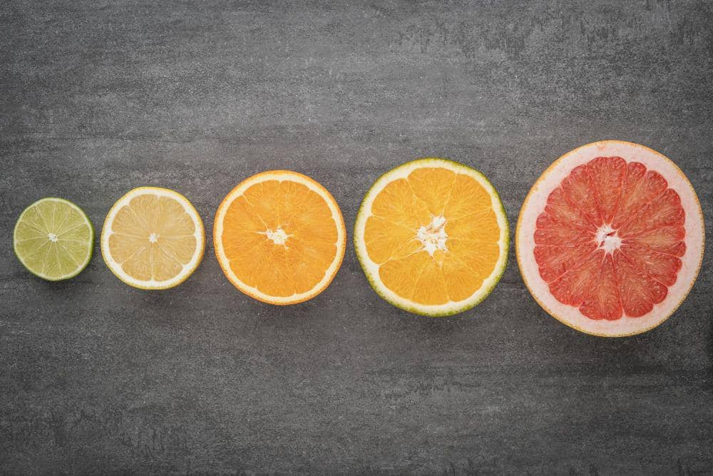 ilustrasi buah-buahan citrus (unsplash.com/Andre Taissin)