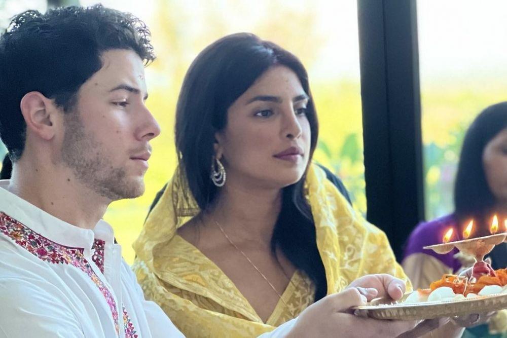 10 Potret Perayaan Diwali Priyanka Chopra dan Nick Jonas, Syahdu